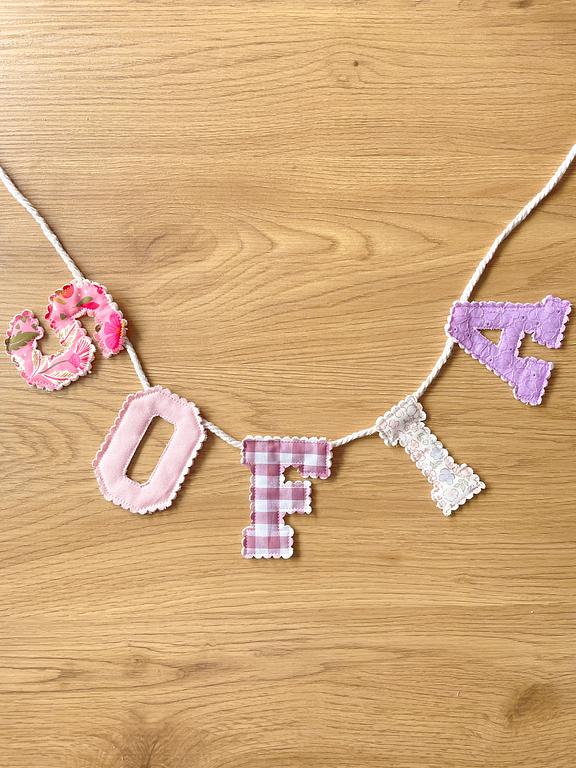Stoffen naamslinger letters
